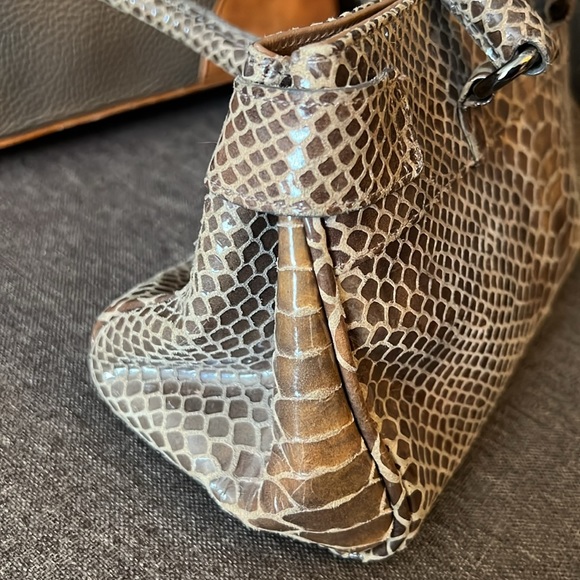 🥂𝐇𝐏🥂Stuart Weitzman Python Mini Baguette Shoulderbag - Picture 6 of 14